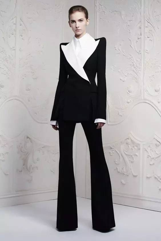 EXECUTIVE DECISION SUIT - House of Prag